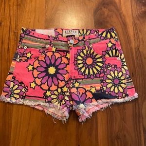 TEXTILE Elizabeth and James “Ruby” printed denim cutoff shorts size 25